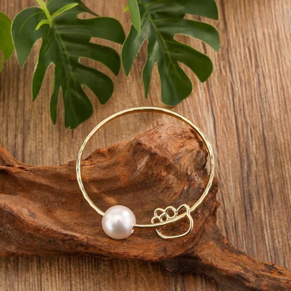 White Shell Kitty Charm Bracelet